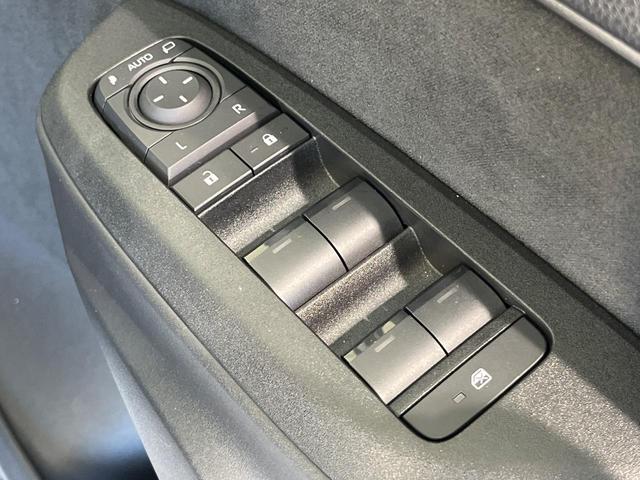 ヤリスクロス ハイブリッドZ 純正8型SDナビ 全周囲カメラ 衝突被害軽減システム レーダークルーズ シートヒーター 禁煙車 ハーフレザーシート パワーシート ドラレコ コーナーセンサー スマートキー LEDヘッド ETC(42枚目)