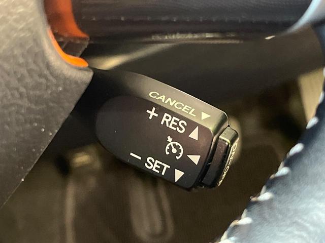 シエンタ ハイブリッドG クエロ 両側電動ドア 純正9型ナビ 全周囲カメラ 衝突被害軽減システム 禁煙車 ハーフレザーシート ドラレコ コーナーセンサー スマートキー LEDヘッド ナビ連動ETC クルコン 純正15インチアルミ(7枚目)