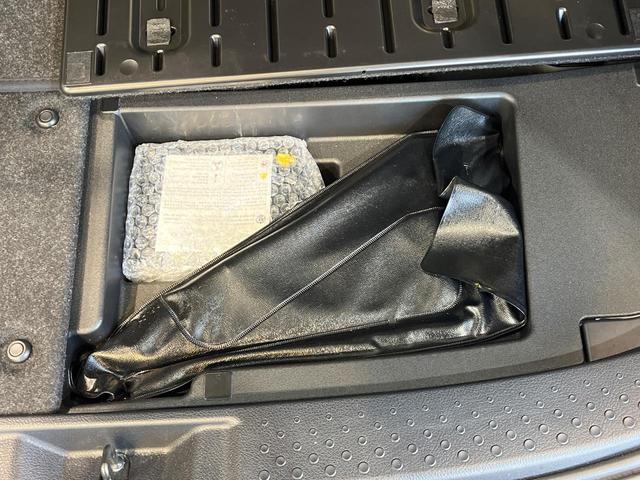 シエンタ ハイブリッドG クエロ 両側電動ドア 純正9型ナビ 全周囲カメラ 衝突被害軽減システム 禁煙車 ハーフレザーシート ドラレコ コーナーセンサー スマートキー LEDヘッド ナビ連動ETC クルコン 純正15インチアルミ(41枚目)