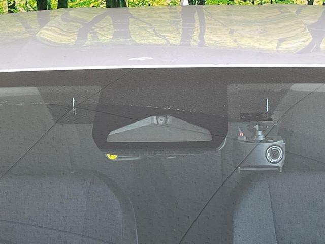 プリウス X 8型ディスプレイオーディオ バックカメラ 100V電源 衝突被害軽減システム レーダークルーズ 禁煙車 ドラレコ コーナーセンサー スマートキー LED ETC オートハイビーム(3枚目)