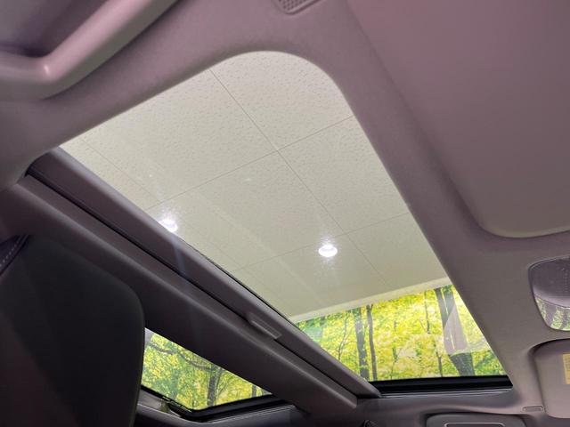プリウス Ｚ　ガラスルーフ　フルエアロ　全周囲カメラ　衝突被害軽減システム　レーダークルーズ　禁煙車　電動リアゲート　ハーフレザーシート　前席シートエアコン　パワーシート　コーナーセンサー　スマートキー（4枚目）