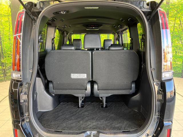 エスクァイア Gi 両側電動ドア 8インチナビ 後席モニター バックカメラ 衝突被害軽減システム 禁煙車 ドラレコ スマートキー LEDヘッド ETC クルコン 純正15インチアルミ オートハイビーム オートライト(11枚目)