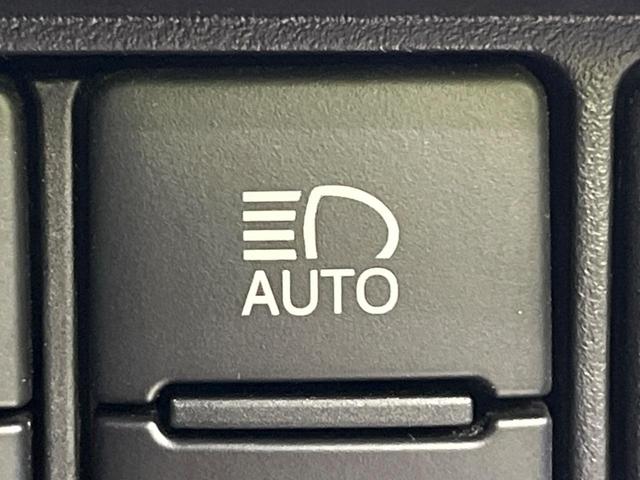 エスクァイア Gi 両側電動ドア 8インチナビ 後席モニター バックカメラ 衝突被害軽減システム 禁煙車 ドラレコ スマートキー LEDヘッド ETC クルコン 純正15インチアルミ オートハイビーム オートライト(32枚目)