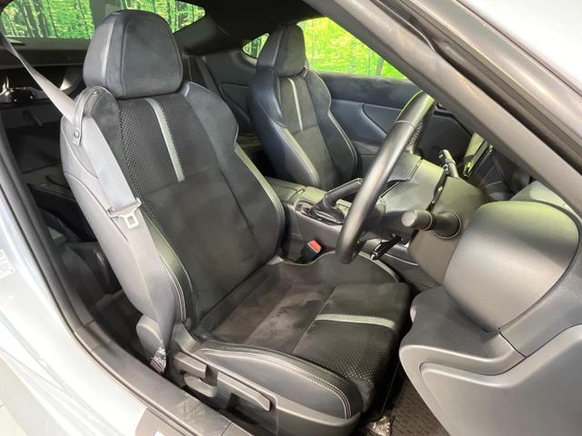 ＧＲ８６ ＲＺ　６ＭＴ車　ＳＤナビ　バックカメラ　禁煙車　ハーフレザーシート　スマートキー　ＬＥＤヘッド　ＥＴＣ　クルコン　純正１８インチアルミ　オートライト　デュアルエアコン　Ｂｌｕｅｔｏｏｔｈ　ＣＤ　ＤＶＤ再生（8枚目）