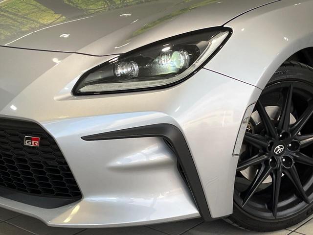 ＧＲ８６ ＲＺ　６ＭＴ車　ＳＤナビ　バックカメラ　禁煙車　ハーフレザーシート　スマートキー　ＬＥＤヘッド　ＥＴＣ　クルコン　純正１８インチアルミ　オートライト　デュアルエアコン　Ｂｌｕｅｔｏｏｔｈ　ＣＤ　ＤＶＤ再生（12枚目）