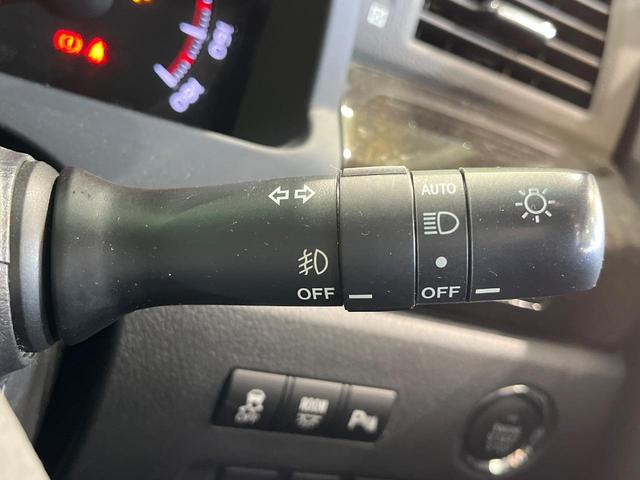 アルファード ２４０Ｓ　タイプゴールド　両側電動ドア　ＳＤナビ　後席モニター　バックカメラ　禁煙車　電動リアゲート　コーナーセンサー　スマートキー　ＨＩＤヘッド　ビルトインＥＴＣ　クルコン　純正１８インチアルミ　オートライト（25枚目）