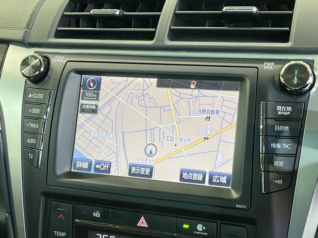 カムリ ハイブリッド　レザーパッケージ　メーカーナビ　バックカメラ　禁煙車　レザーシート　スマートキー　ＨＩＤヘッド　ビルトインＥＴＣ　クルコン　純正１７インチアルミ　オートライト　デュアルエアコン　Ｂｌｕｅｔｏｏｔｈ　ＣＤ　フルセグ（3枚目）