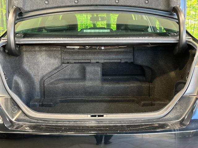 カムリ ハイブリッド　レザーパッケージ　メーカーナビ　バックカメラ　禁煙車　レザーシート　スマートキー　ＨＩＤヘッド　ビルトインＥＴＣ　クルコン　純正１７インチアルミ　オートライト　デュアルエアコン　Ｂｌｕｅｔｏｏｔｈ　ＣＤ　フルセグ（10枚目）