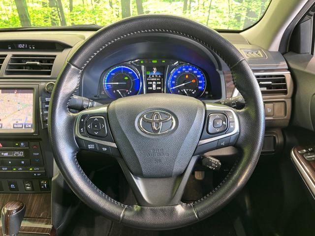 カムリ ハイブリッド　レザーパッケージ　メーカーナビ　バックカメラ　禁煙車　レザーシート　スマートキー　ＨＩＤヘッド　ビルトインＥＴＣ　クルコン　純正１７インチアルミ　オートライト　デュアルエアコン　Ｂｌｕｅｔｏｏｔｈ　ＣＤ　フルセグ（11枚目）