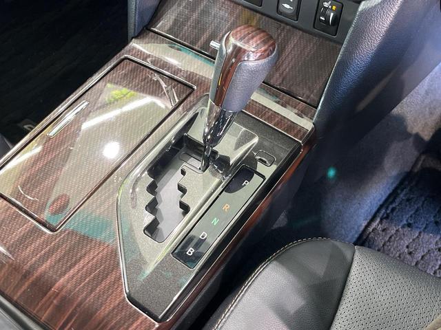 カムリ ハイブリッド　レザーパッケージ　メーカーナビ　バックカメラ　禁煙車　レザーシート　スマートキー　ＨＩＤヘッド　ビルトインＥＴＣ　クルコン　純正１７インチアルミ　オートライト　デュアルエアコン　Ｂｌｕｅｔｏｏｔｈ　ＣＤ　フルセグ（22枚目）