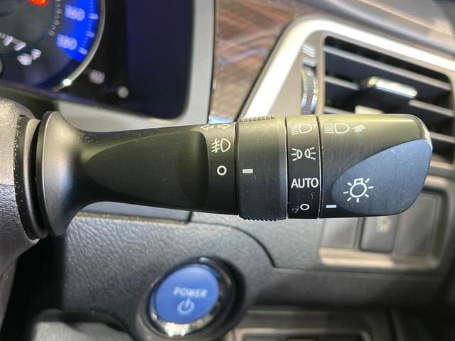 カムリ ハイブリッド　レザーパッケージ　メーカーナビ　バックカメラ　禁煙車　レザーシート　スマートキー　ＨＩＤヘッド　ビルトインＥＴＣ　クルコン　純正１７インチアルミ　オートライト　デュアルエアコン　Ｂｌｕｅｔｏｏｔｈ　ＣＤ　フルセグ（31枚目）