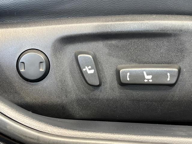 カムリ ハイブリッド　レザーパッケージ　メーカーナビ　バックカメラ　禁煙車　レザーシート　スマートキー　ＨＩＤヘッド　ビルトインＥＴＣ　クルコン　純正１７インチアルミ　オートライト　デュアルエアコン　Ｂｌｕｅｔｏｏｔｈ　ＣＤ　フルセグ（40枚目）