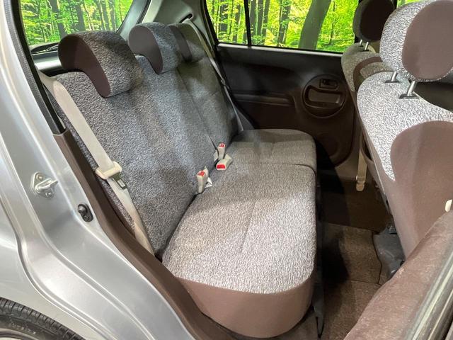 パッソ Ｘ　クツロギ　純正ナビ　バックカメラ　禁煙車　スマートキー　ＥＴＣ　Ｂｌｕｅｔｏｏｔｈ　ＣＤ　スペアタイヤ　パワーウィンドウ　プライバシーガラス　ドアバイザー（9枚目）