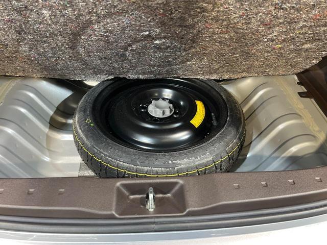 パッソ Ｘ　クツロギ　純正ナビ　バックカメラ　禁煙車　スマートキー　ＥＴＣ　Ｂｌｕｅｔｏｏｔｈ　ＣＤ　スペアタイヤ　パワーウィンドウ　プライバシーガラス　ドアバイザー（31枚目）