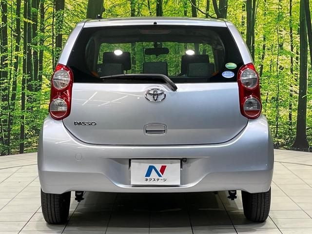 パッソ Ｘ　クツロギ　純正ナビ　バックカメラ　禁煙車　スマートキー　ＥＴＣ　Ｂｌｕｅｔｏｏｔｈ　ＣＤ　スペアタイヤ　パワーウィンドウ　プライバシーガラス　ドアバイザー（38枚目）