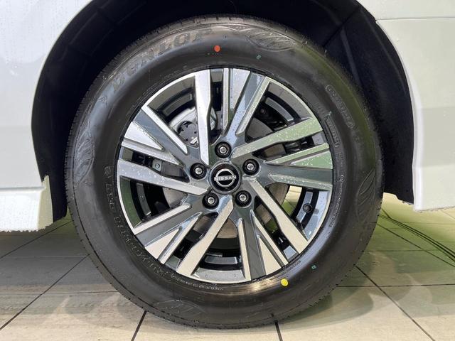 セレナ ハイウェイスターＶ　登録済未使用車　純正２．３インチナビ　全周囲カメラ　両側電動スライドドア　衝突軽減システム　プロパイロット　ＥＴＣ　ブラインドスポットモニター　デジタルインナーミラー　コーナーセンサー（26枚目）