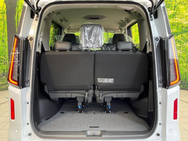 セレナ ハイウェイスターＶ　登録済未使用車　純正２．３インチナビ　全周囲カメラ　両側電動スライドドア　衝突軽減システム　プロパイロット　ＥＴＣ　ブラインドスポットモニター　デジタルインナーミラー　コーナーセンサー（41枚目）