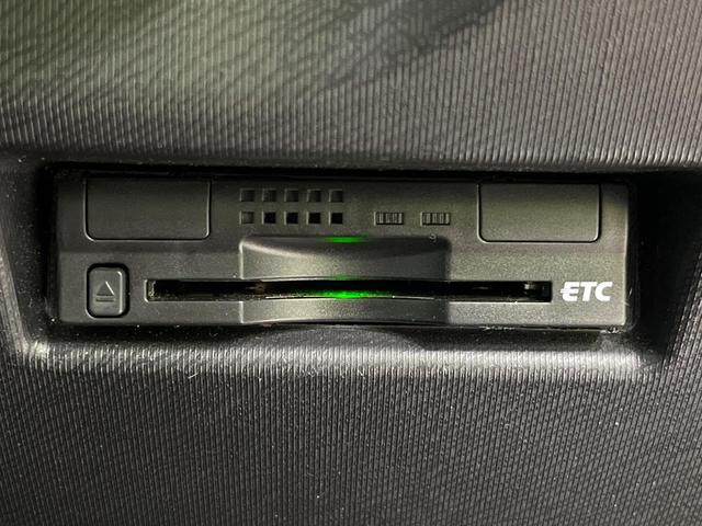 アクア Ｇ　Ｇ’ｓ　純正ＳＤナビ　バックカメラ　禁煙車　ハーフレザーシート　スマートキー　ＬＥＤヘッド　ビルトインＥＴＣ　クルコン　純正１７インチアルミ　オートハイビーム　オートライト　オートエアコン（6枚目）