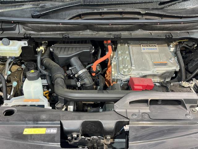 セレナ e-パワー ハイウェイスターV 両側電動ドア 純正9型ナビ 全周囲カメラ 寒冷地仕様 プロパイロット 禁煙車 ドラレコ コーナーセンサー シートヒーター ステアリングヒーター LEDヘッド ビルトインETC 純正15インチアルミ(18枚目)