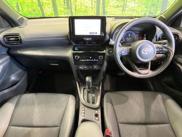 ヤリスクロス ハイブリッドＺ　純正８型ナビ　全周囲カメラ　衝突被害軽減システム　レーダークルーズ　禁煙車　電動リアゲート　シートヒーター　パワーシート　ドラレコ　コーナーセンサー　スマートキー　ＬＥＤヘッド　ＥＴＣ２．０（2枚目）