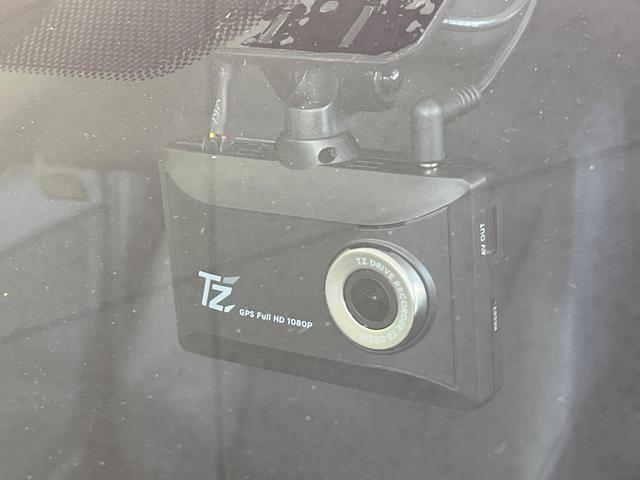 ヤリスクロス ハイブリッドＺ　純正８型ナビ　全周囲カメラ　衝突被害軽減システム　レーダークルーズ　禁煙車　電動リアゲート　シートヒーター　パワーシート　ドラレコ　コーナーセンサー　スマートキー　ＬＥＤヘッド　ＥＴＣ２．０（4枚目）