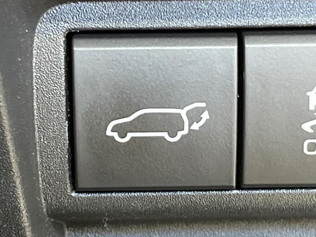 ヤリスクロス ハイブリッドＺ　純正８型ナビ　全周囲カメラ　衝突被害軽減システム　レーダークルーズ　禁煙車　電動リアゲート　シートヒーター　パワーシート　ドラレコ　コーナーセンサー　スマートキー　ＬＥＤヘッド　ＥＴＣ２．０（41枚目）