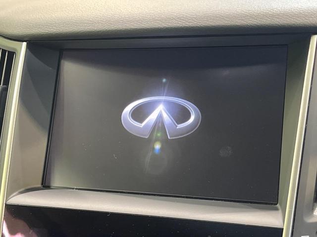 スカイライン ３５０ＧＴ　ハイブリッド　タイプＰ　純正８型ナビ　全周囲カメラ　衝突被害軽減　レーダークルーズ　禁煙車　レザーシート　ドラレコ　コーナーセンサー　スマートキー　ＬＥＤヘッド　ビルトインＥＴＣ　純正１７インチアルミ　車線逸脱警報（3枚目）