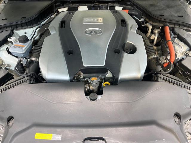 スカイライン ３５０ＧＴ　ハイブリッド　タイプＰ　純正８型ナビ　全周囲カメラ　衝突被害軽減　レーダークルーズ　禁煙車　レザーシート　ドラレコ　コーナーセンサー　スマートキー　ＬＥＤヘッド　ビルトインＥＴＣ　純正１７インチアルミ　車線逸脱警報（18枚目）