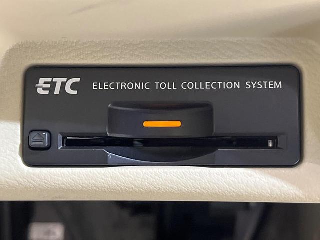 スカイライン ３５０ＧＴ　ハイブリッド　タイプＰ　純正８型ナビ　全周囲カメラ　衝突被害軽減　レーダークルーズ　禁煙車　レザーシート　ドラレコ　コーナーセンサー　スマートキー　ＬＥＤヘッド　ビルトインＥＴＣ　純正１７インチアルミ　車線逸脱警報（22枚目）