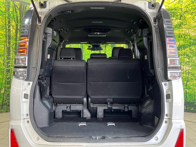 ヴォクシー ＺＳ　煌　両側電動ドア　ＢＩＧ－Ｘ１１型　後席モニター　バックカメラ　衝突被害軽減システム　禁煙車　ドラレコ　コーナーセンサー　スマートキー　ＬＥＤヘッド　ビルトインＥＴＣ　クルコン　純正１６インチアルミ（11枚目）