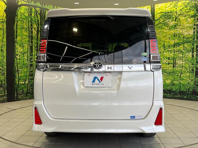 ヴォクシー ＺＳ　煌　両側電動ドア　ＢＩＧ－Ｘ１１型　後席モニター　バックカメラ　衝突被害軽減システム　禁煙車　ドラレコ　コーナーセンサー　スマートキー　ＬＥＤヘッド　ビルトインＥＴＣ　クルコン　純正１６インチアルミ（16枚目）