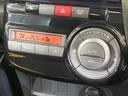 【オートエアコン】一度お好みの温度に設定すれば、車内の温度を検知し風量や温度を自動で調整。暑い…寒い…と何度もスイッチ操作をする必要はありません。快適な車内空間には必須の機能ですね♪