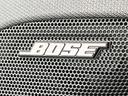 【BOSEサウンドシステム】メーカーオプションの高品位サウンドシステムを搭載。専用のチューニングが施された大小様々なスピーカーから良質なサウンドが奏でられ、臨場感あふれる音響空間を演出します。