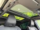 【ガラスルーフ】ガラスルーフ搭載で車内の解放感が一気にアップ！開放的なドライブをお楽しみいただけます。