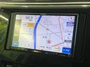 Ｅ　ｅ－アシスト　ＳＤナビ　バックカメラ　禁煙車　シートヒーター　ＥＴＣ　ＣＤ　地デジ　トラクションコントロール　電動格納ミラー　アームレスト　ドアバイザー　プライバシーガラス（24枚目）