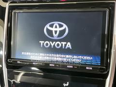 【メーカー純正ナビ】インテリアに溶け込むスタイリッシュな「専用設計」メーカーナビを装備♪視認性や操作性など基本性能にも優れ、より上質なカーライフをお楽しみいただけます。 3