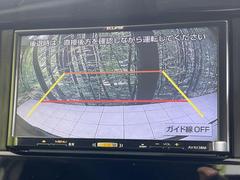 【バックカメラ】駐車時に後方がリアルタイム映像で確認できます。大型商業施設や立体駐車場での駐車時や、夜間のバック時に大活躍！運転スキルに関わらず、今や必須となった装備のひとつです！ 5