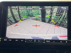 【バックカメラ】駐車時に後方がリアルタイム映像で確認できます。大型商業施設や立体駐車場での駐車時や、夜間のバック時に大活躍！運転スキルに関わらず、今や必須となった装備のひとつです！ 6