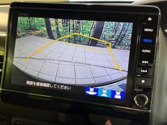 【バックカメラ】駐車時に後方がリアルタイム映像で確認できます。大型商業施設や立体駐車場での駐車時や、夜間のバック時に大活躍！運転スキルに関わらず、今や必須となった装備のひとつです！ 5