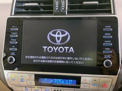 【メーカー純正ナビ】インテリアに溶け込むスタイリッシュな「専用設計」メーカーナビを装備♪視認性や操作性など基本性能にも優れ、より上質なカーライフをお楽しみいただけます。 4