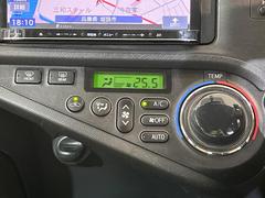 【オートエアコン】一度お好みの温度に設定すれば、車内の温度を検知し風量や温度を自動で調整。暑い…寒い…と何度もスイッチ操作をする必要はありません。快適な車内空間には必須の機能ですね♪ 6