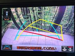 【バックカメラ】駐車時に後方がリアルタイム映像で確認できます。大型商業施設や立体駐車場での駐車時や、夜間のバック時に大活躍！運転スキルに関わらず、今や必須となった装備のひとつです！ 6