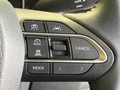 【レーダークルーズコントロール】高速道路での長距離走行が楽に！！自動で速度を保つクルーズコントロールが、衝突軽減システムと連携し、前方の車両を感知して車間を保つように速度調節してくれます！！ 7