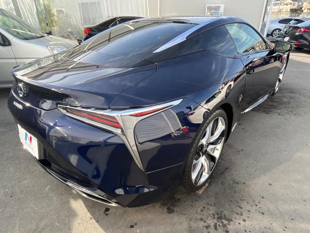 ＬＣ５００ｈ　Ｌパッケージ　赤革　ガラスルーフ　セーフティシステムプラス　オプション２１ｉインチＶ字スポークポリッシュＡＷ　フルＬＥＤ　レーダークルーズ　革巻きステアリング　パドルシフト　クリアランスソナー　ブラインドスポット(17枚目)