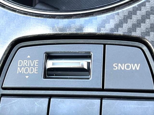 クラウンハイブリッド ＲＳ　後期　セーフティパッケージプラス　純正１２．３インチナビ　パノラミックビュー　ブラインドスポット　セーフティセンス　三眼ＬＥＤヘッド　ハーフレザー　パワーシート　純正ＯＰ１８インチＡＷ　スマートキー（65枚目）