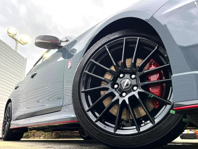 スカイライン ニスモ　１０００台限定車　４２０ＰＳ　ＲＥＣＡＲＯシート　純正ナビ　アラウンドビュー　純正１９インチＥＮＫＥＩ製ＡＷ　インテリジェントクルーズコントロール　ツインターボ　ＬＥＤヘッド　革巻きステアリング　禁煙（13枚目）