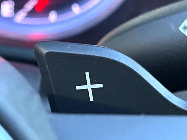 クラウンハイブリッド Ｓ　Ｃパッケージ　セーフティセンス　ブラインドスポット　純正ＳＤナビ　パノラミックビュー　レーダークルーズ　ＬＥＤヘッド　パワーシート　シートヒーター　純正１６インチＡＷ　革巻きステアリング　パドルシフト　スマートキー（9枚目）