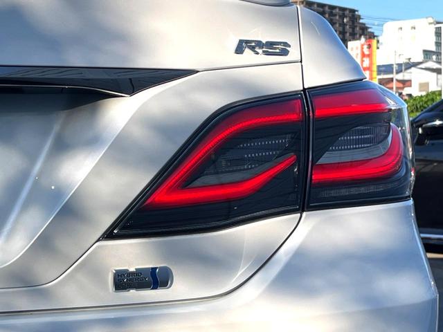 クラウンハイブリッド ＲＳ　リミテッドＩＩ　後期　セーフティパッケージプラス　黒革　セーフティセンス　純正１２．３インチナビ　パノラミックビュー　三眼ＬＥＤヘッド　パワーシート　シートベンチレーション　純正１８インチＡＷ　革巻きステアリング（33枚目）
