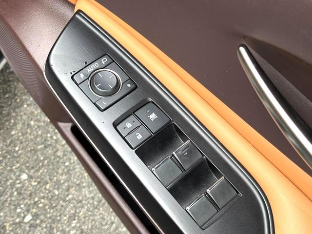 ＥＳ ＥＳ３００ｈ　バージョンＬ　ムーンルーフ　セミアニリン革シート　メモリー付パワーシート　シートベンチレーション　純正１２．３インチナビ　パノラミックビュー　セーフティシステムプラス　ブラインドスポット　純正１８インチＡＷ　禁煙車（24枚目）