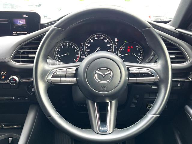 ＭＡＺＤＡ３ファストバック １５Ｓツーリング　６ＭＴ　スマートブレーキサポート　８．８インチマツダコネクト　バックカメラ　ブラインドスポット　ＬＥＤヘッド　レーンキープアシスト　純正１８インチＡＷ　革巻きステアリング　クリアランスソナー　禁煙車（9枚目）